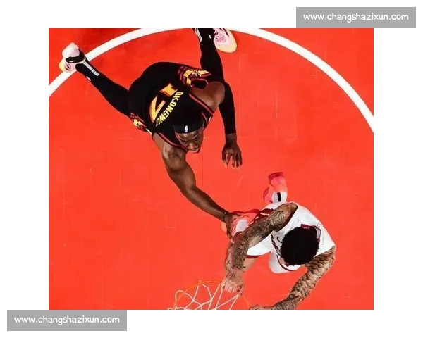 老鹰队激战四方上演逆转好戏点燃球迷激情推动赛场气氛全面沸腾瞬